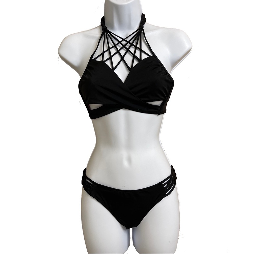 Black bikini